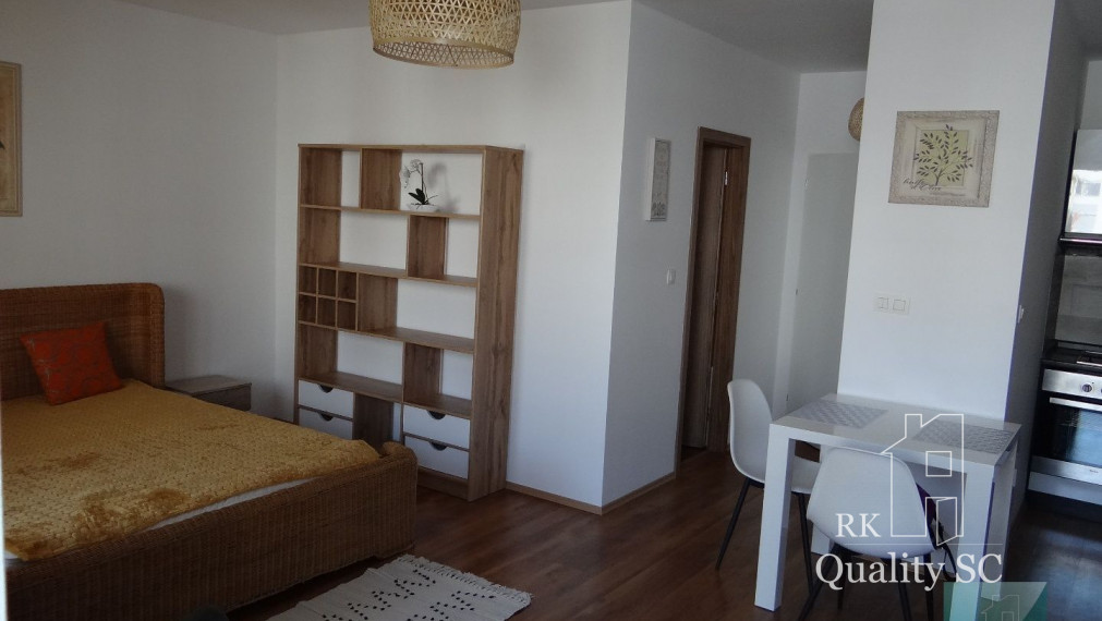 PRENAJATÉ - BRATISLAVA - veľkorysý 1 izbový zariadený byt s terasou okamžite voľný - VRAKUŇA