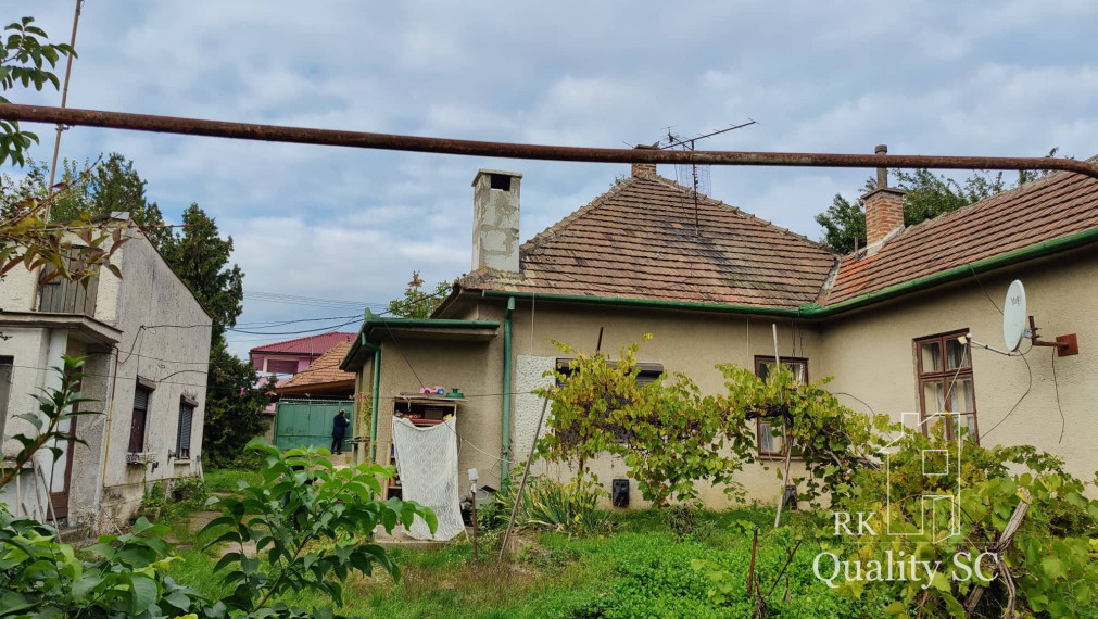 NOVÁ CENA - SENEC – PREDÁME starší rodinný dom na veľkom pozemku na Nitrianskej ulici v Senci