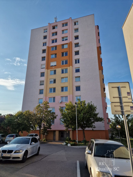 SENEC - NA PREDAJ 3 izbový byt v pôvodnom stave - ul. Jesenského, blízko centra v Senci