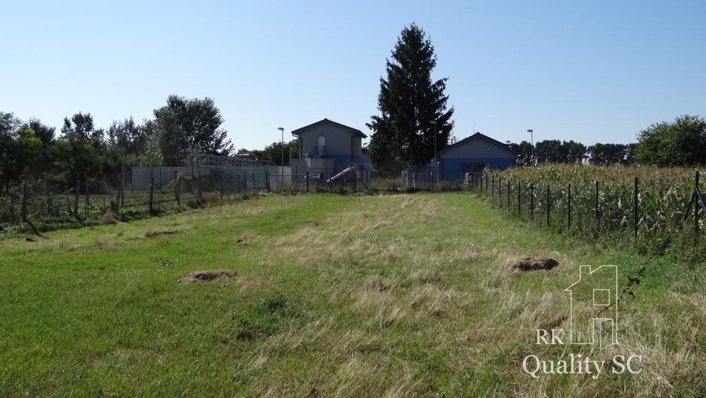 NA PREDAJ – JELKA okr. GALANTA - stavebný pozemok v dobrej lokalite v celku alebo s rôznymi výmerami podľa dopytu od 500 do 2000 m2