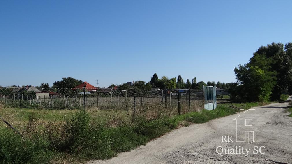 NA PREDAJ – JELKA okr. GALANTA - stavebný pozemok v dobrej lokalite v celku alebo s rôznymi výmerami podľa dopytu od 500 do 2000 m2