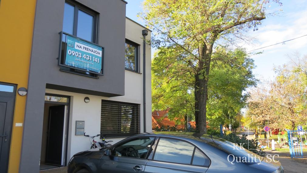 90301 - Slnečné jazerá Juh SENEC – NA PREDAJ jedinečná ponuka - 3 izbový apartmánový byt so záhradkou a parkovacím státím, 100 m od pláže s dovolenkovou atmosférou, na Slnečných jazerách juh v Senci
