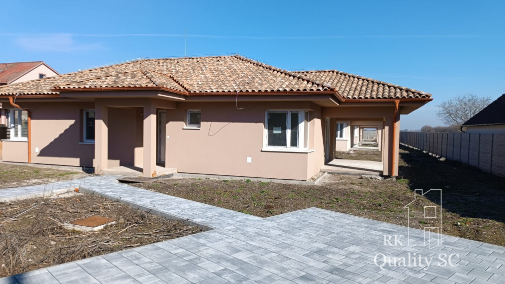 Čečínska Potôň – AKCIA ! NA PREDAJ RODINNÉ 4 izbové BUNGALOVY so stredomorskou architektúrou v tichej dedinke pri Dunajskej Strede.