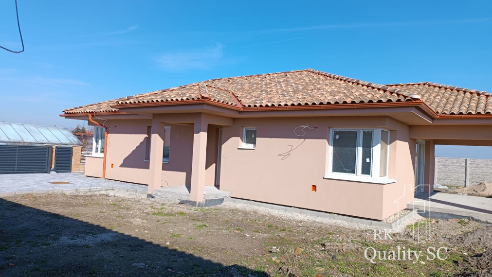 Čečínska Potôň –  AKCIA - NA PREDAJ RODINNÉ 4 izbové BUNGALOVY so stredomorskou architektúrou v tichej dedinke pri Dunajskej Strede.