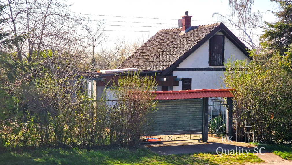 PREDANÉ - SENEC -  SLNEČNÉ JAZERÁ JUH – rekreačná chatka s prístupom k  jazeru.