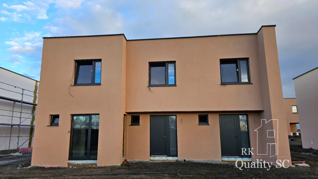 Nový Svet - okres Senec - NA PREDAJ - postúpenie práv a povinností na 3 izbový mezonetový byt so záhradkou a parkovacím miestom