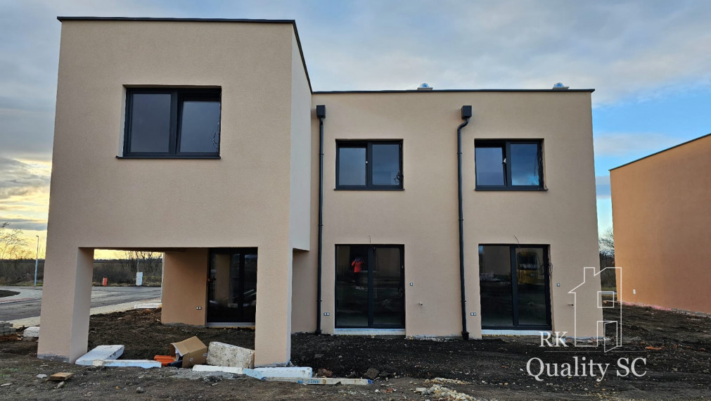 Nový Svet - okres Senec - NA PREDAJ - postúpenie práv a povinností na 3 izbový mezonetový byt so záhradkou a parkovacím miestom
