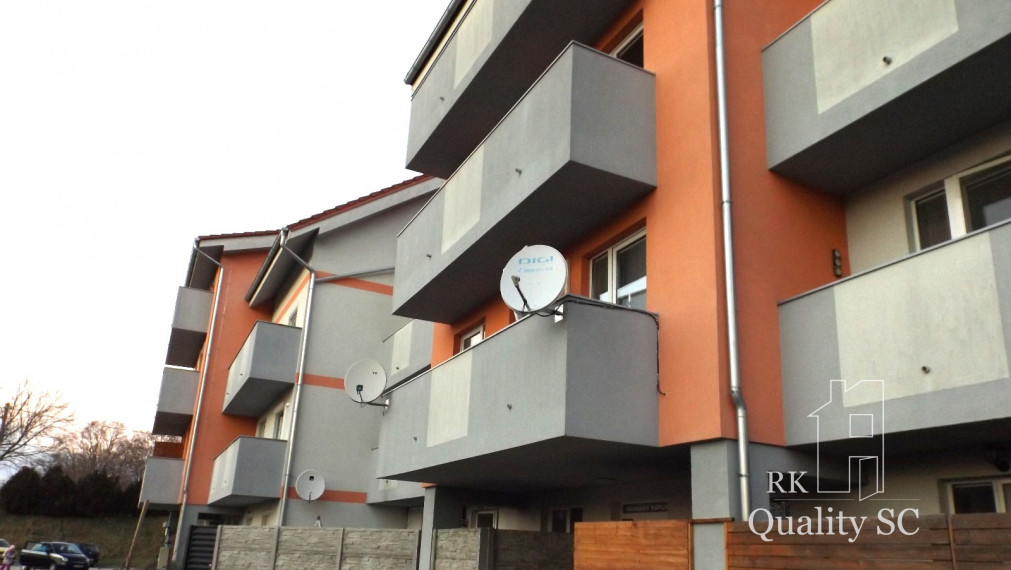 KAPLNA, okr. SENEC - NA PREDAJ nízkoenergetický 3 izbový byt s terasou a parkovaním