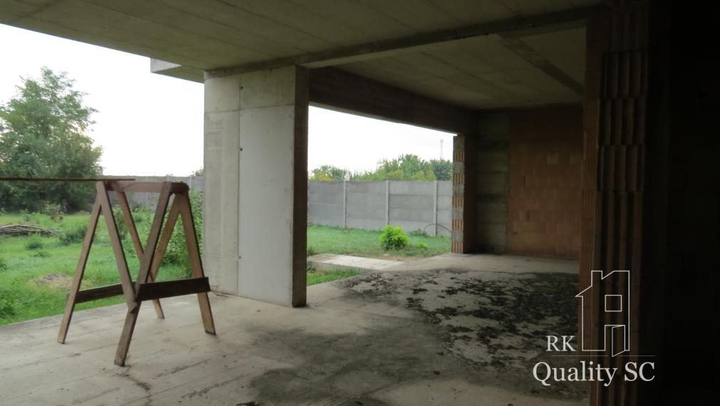 NOVÁ CENA - okr. SENEC - KRÁĽOVÁ PRI SENCI – NA PREDAJ – PRE NÁROČNÝCH rozostavaný rodinný dom v centre obce s veľkým pozemkom vyše 23á