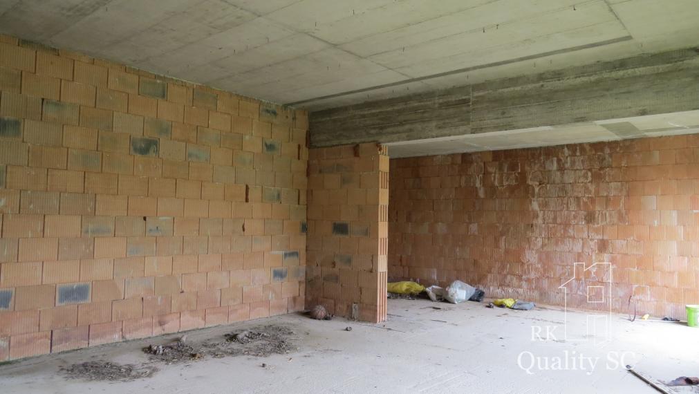 NOVÁ CENA - okr. SENEC - KRÁĽOVÁ PRI SENCI – NA PREDAJ – PRE NÁROČNÝCH rozostavaný rodinný dom v centre obce s veľkým pozemkom vyše 23á