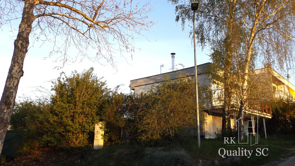 ZIMNÁ CENA 189.900,- SENEC – SLNEČNÉ JAZERÁ JUH – NA PREDAJ - romantická rekreačná chata po rekonštrukcii s prístupom na pláž