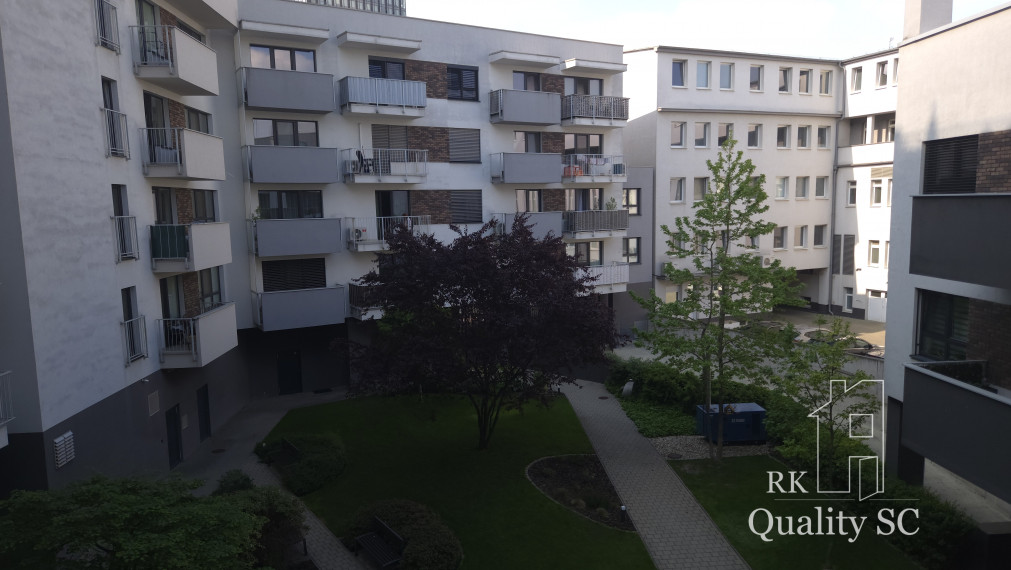 Bratislava II - Ružinov - Nivy - NA PREDAJ 1 izbový priestranný byt + garáž v polyfunkčnom dome MEINL RESIDENCE