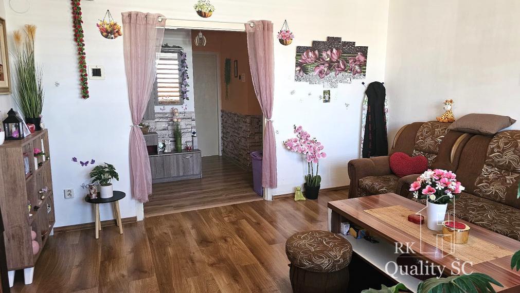 Sládkovičovo - NA PREDAJ zariadený 3 izbový byt s parkovaním a pozemkom v uzatvorenej zóne