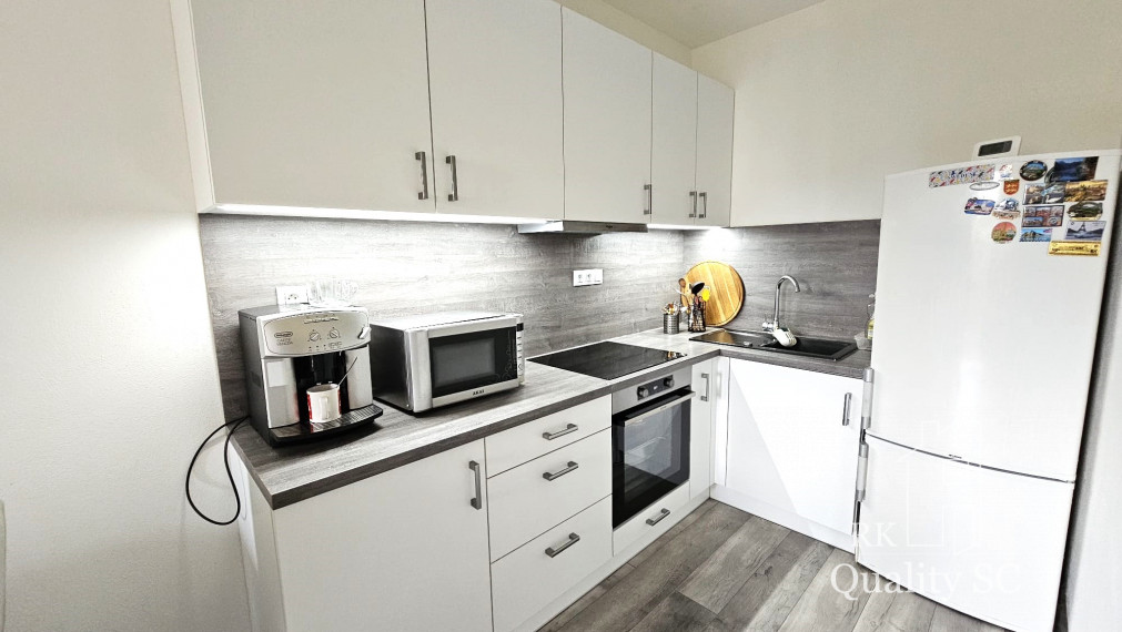 REZERVOVANÉ - SENEC - NA PREDAJ EXKLUZÍVNE IBA U NÁS - 2 izbový byt v centre mesta na Nám. 1. mája v Senci