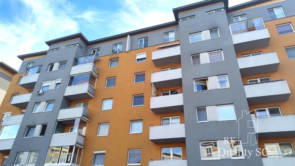 SENEC – NA PREDAJ moderný veľkometrážny 2 izbový byt s loggiou bez investícií - ul. Pezinská v Senci