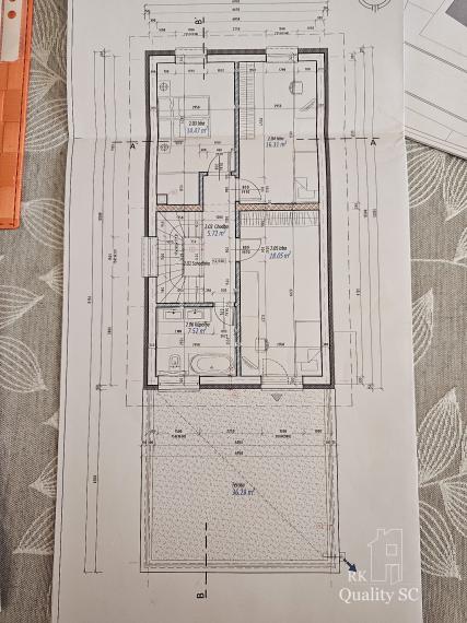 Okres Senec - BERNOLÁKOVO - NA PREDAJ stavebný pozemok so základovou doskou, projektom a stavebným povolením