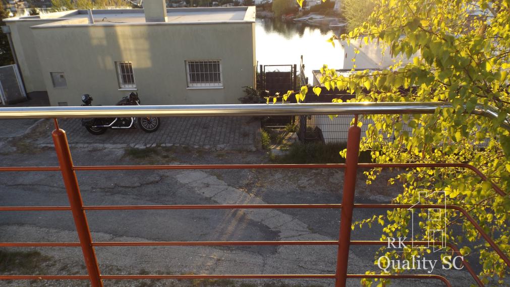 ZIMNÁ CENA 189.900,- SENEC – SLNEČNÉ JAZERÁ JUH – NA PREDAJ - romantická rekreačná chata po rekonštrukcii s prístupom na pláž