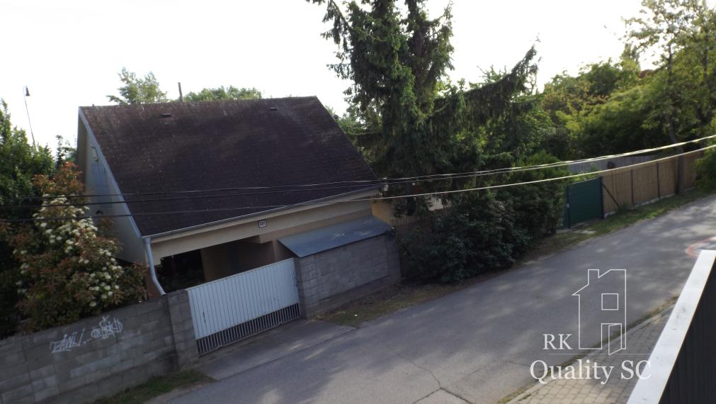 SENEC – SLNEČNÉ JAZERÁ JUH – NA PREDAJ – novostavba 3 izbového bytu s fotovoltikou v rekreačnej dvoj-chate so záhradou a parkingom