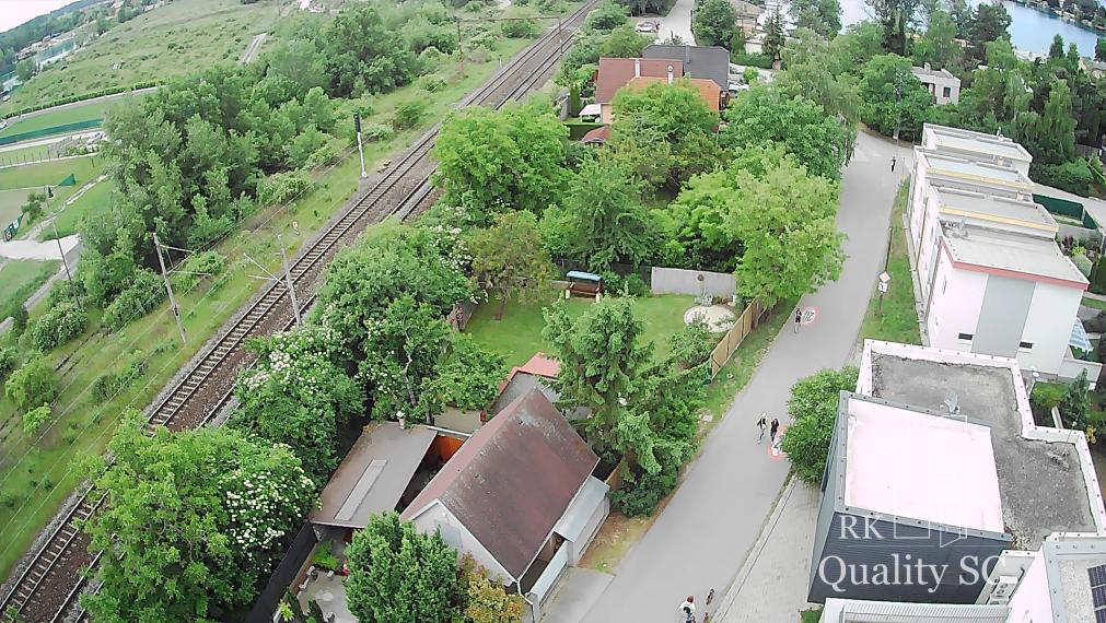 SENEC – SLNEČNÉ JAZERÁ JUH – NA PREDAJ – novostavba 3 izbového bytu s fotovoltikou v rekreačnej dvoj-chate so záhradou a parkingom
