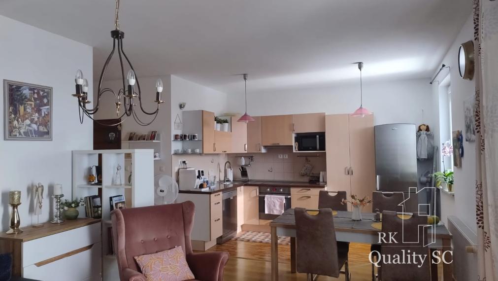 SENEC – NA PREDAJ moderný veľkometrážny 2 izbový byt s loggiou bez investícií - ul. Pezinská v Senci