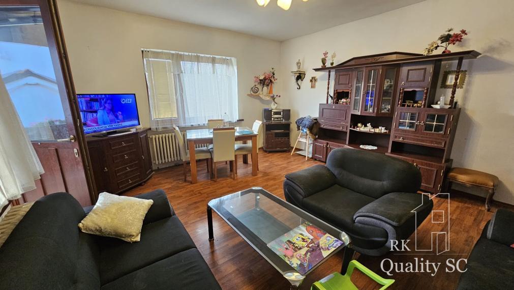 NOVÁ CENA - Okr. Senec - TUREŇ - EXKLUZÍVNE NA PREDAJ rodinný dom na 8 á pozemku s veľkometrážnymi izbami