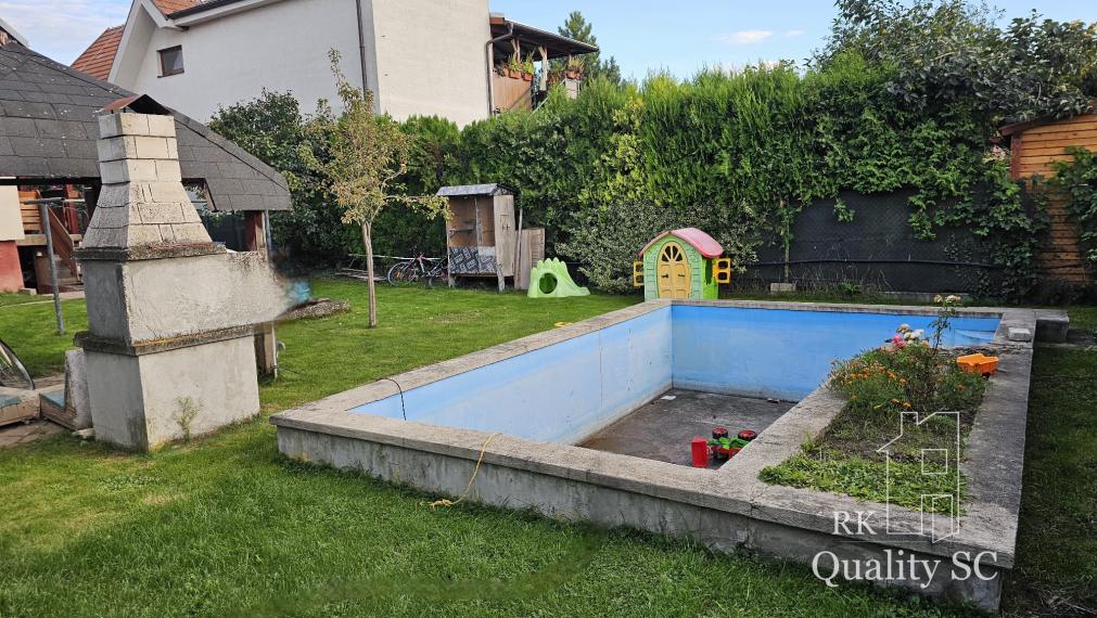 NOVÁ CENA - Okr. Senec - TUREŇ - EXKLUZÍVNE NA PREDAJ rodinný dom na 8 á pozemku s veľkometrážnymi izbami