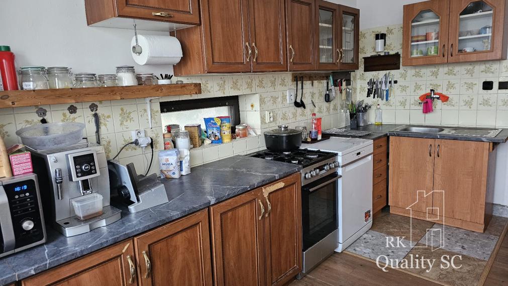 NOVÁ CENA - Okr. Senec - TUREŇ - EXKLUZÍVNE NA PREDAJ rodinný dom na 8 á pozemku s veľkometrážnymi izbami