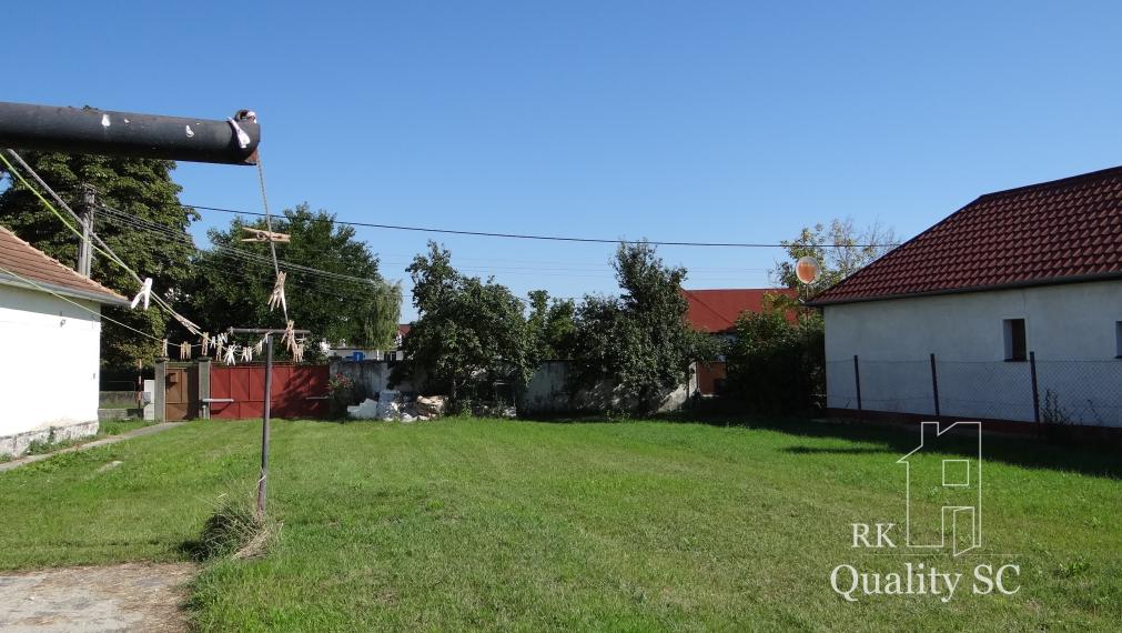 NA PREDAJ – JELKA okr. GALANTA - stavebný pozemok v dobrej lokalite v celku alebo s rôznymi výmerami podľa dopytu od 500 do 2000 m2