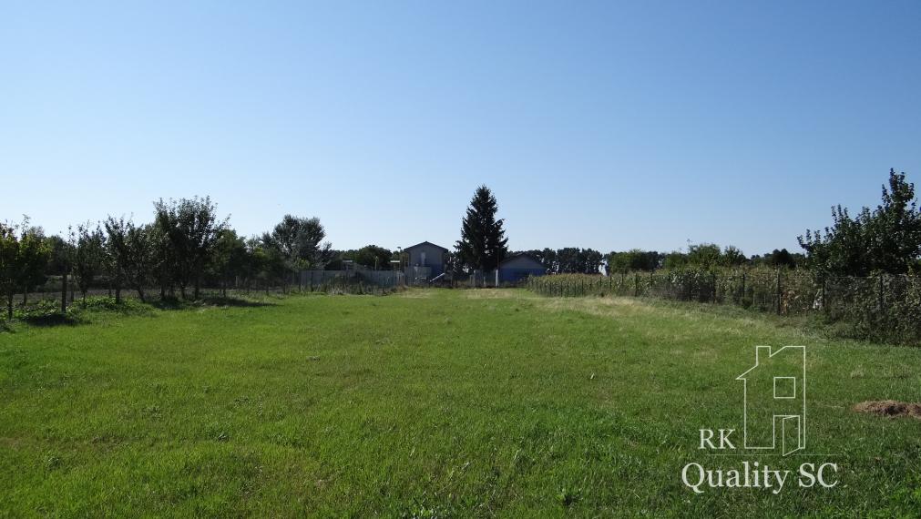 NA PREDAJ – JELKA okr. GALANTA - stavebný pozemok v dobrej lokalite v celku alebo s rôznymi výmerami podľa dopytu od 500 do 2000 m2