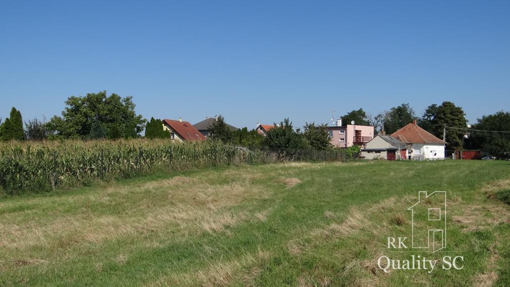 NA PREDAJ – JELKA okr. GALANTA - stavebný pozemok v dobrej lokalite v celku alebo s rôznymi výmerami podľa dopytu od 500 do 2000 m2