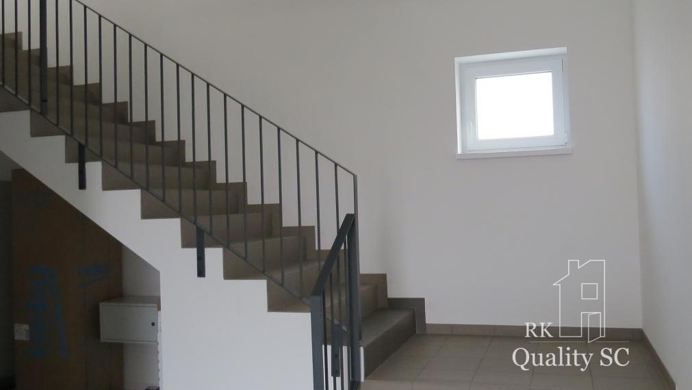 SENEC – NA PRENÁJOM - exkluzívny 3 izbový byt v novostavbe v úplnom centre mesta s parkovaním - pri pešej zóne