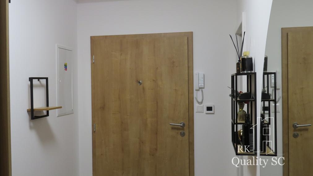 SENEC – NA PRENÁJOM - exkluzívny 3 izbový byt v novostavbe v úplnom centre mesta s parkovaním - pri pešej zóne