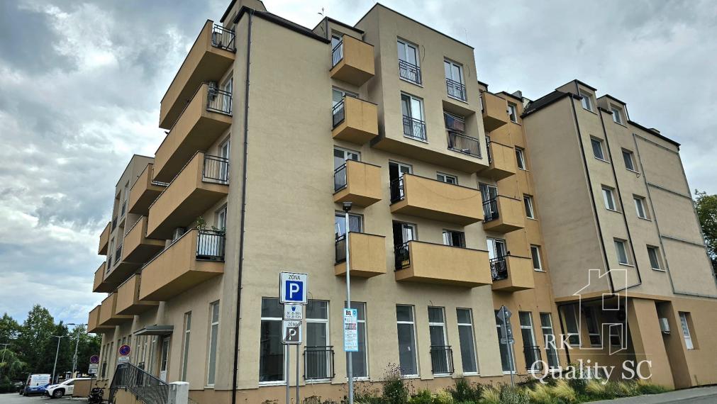 SENEC - NA PREDAJ EXKLUZÍVNE IBA U NÁS - 2 izbový byt v centre mesta na Nám. 1. mája v Senci