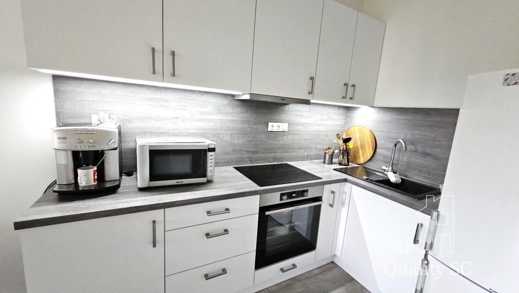 SENEC - NA PREDAJ EXKLUZÍVNE IBA U NÁS - 2 izbový byt v centre mesta na Nám. 1. mája v Senci