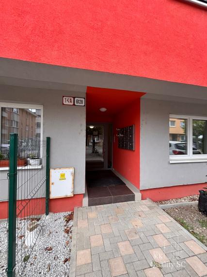 SENEC - EXKLUZÍVNE NA PREDAJ 3 izbový byt s vlastným kúrením, vo vyhľadávanej lokalite pri Slnečných jazerách - Viladomy - ul. Dlhá v Senci