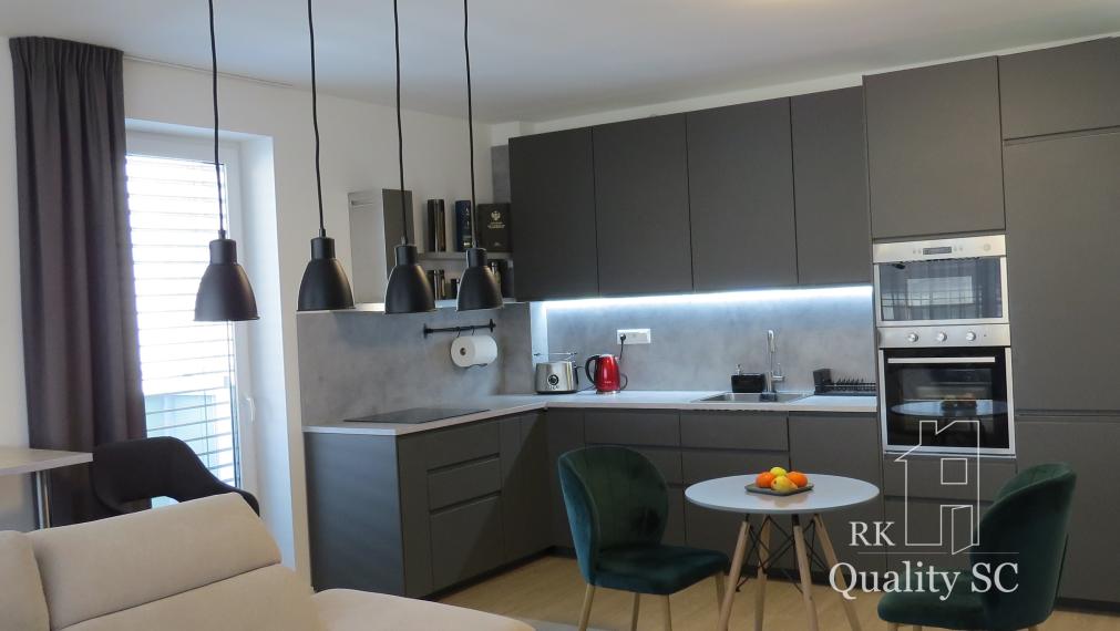 SENEC – NA PRENÁJOM - exkluzívny 3 izbový byt v novostavbe v úplnom centre mesta s parkovaním - pri pešej zóne