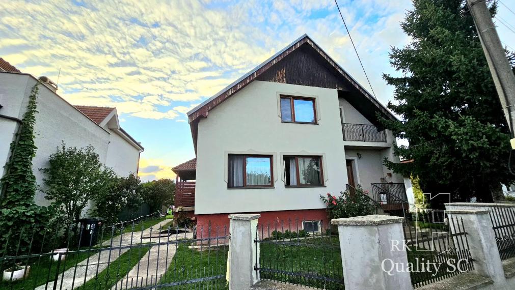 NOVÁ CENA - Okr. Senec - TUREŇ - EXKLUZÍVNE NA PREDAJ rodinný dom na 8 á pozemku s veľkometrážnymi izbami