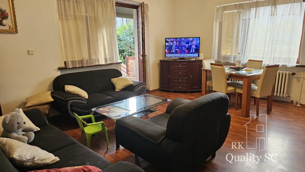 NOVÁ CENA - Okr. Senec - TUREŇ - EXKLUZÍVNE NA PREDAJ rodinný dom na 8 á pozemku s veľkometrážnymi izbami