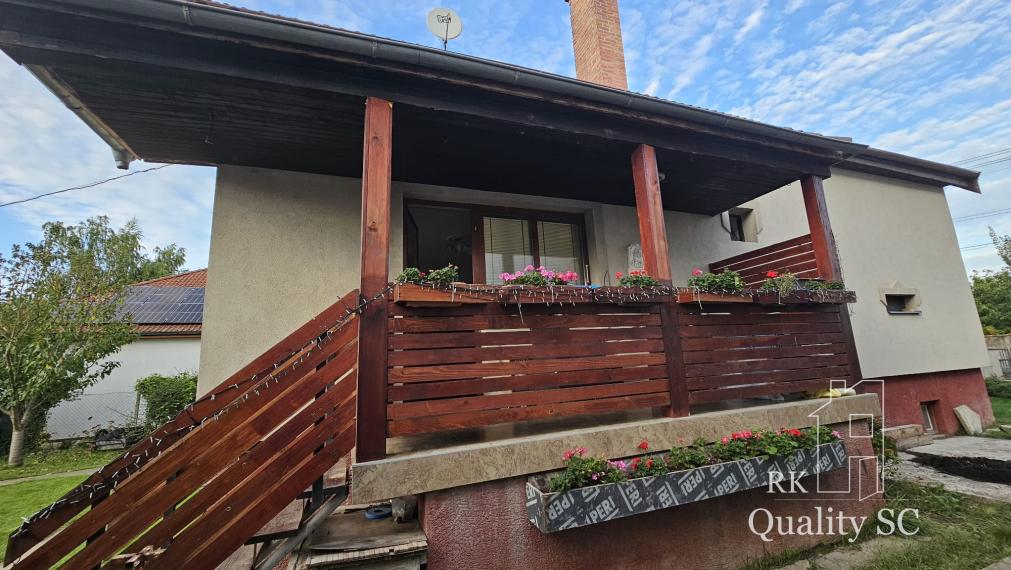 NOVÁ CENA - Okr. Senec - TUREŇ - EXKLUZÍVNE NA PREDAJ rodinný dom na 8 á pozemku s veľkometrážnymi izbami