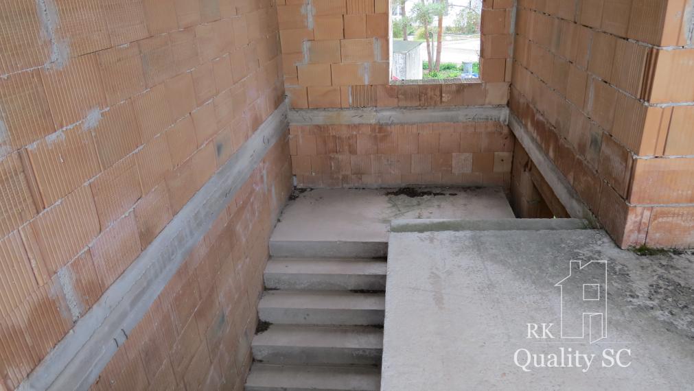 NOVÁ CENA - okr. SENEC - KRÁĽOVÁ PRI SENCI – NA PREDAJ – PRE NÁROČNÝCH rozostavaný rodinný dom v centre obce s veľkým pozemkom vyše 23á