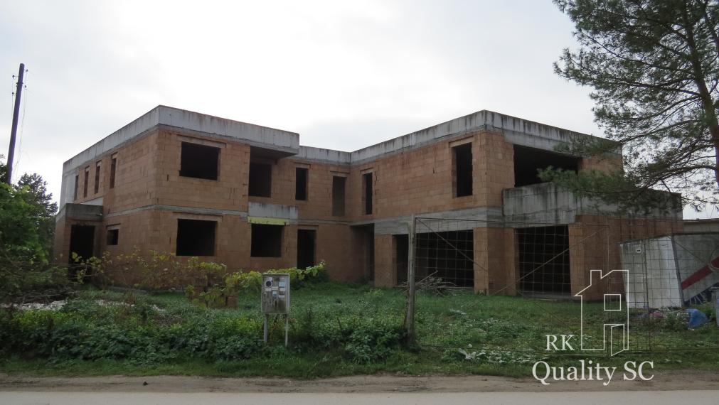 NOVÁ CENA - okr. SENEC - KRÁĽOVÁ PRI SENCI – NA PREDAJ – PRE NÁROČNÝCH rozostavaný rodinný dom v centre obce s veľkým pozemkom vyše 23á