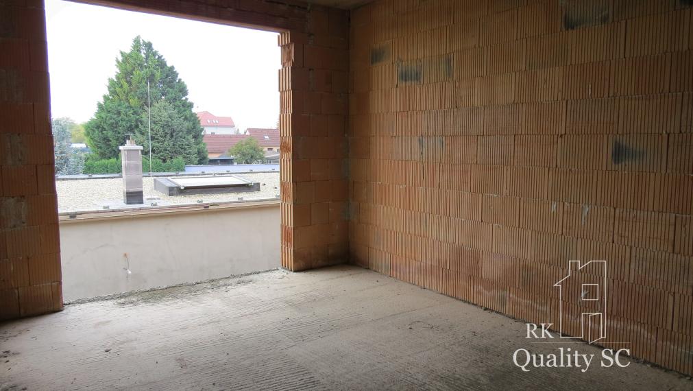 NOVÁ CENA - okr. SENEC - KRÁĽOVÁ PRI SENCI – NA PREDAJ – PRE NÁROČNÝCH rozostavaný rodinný dom v centre obce s veľkým pozemkom vyše 23á