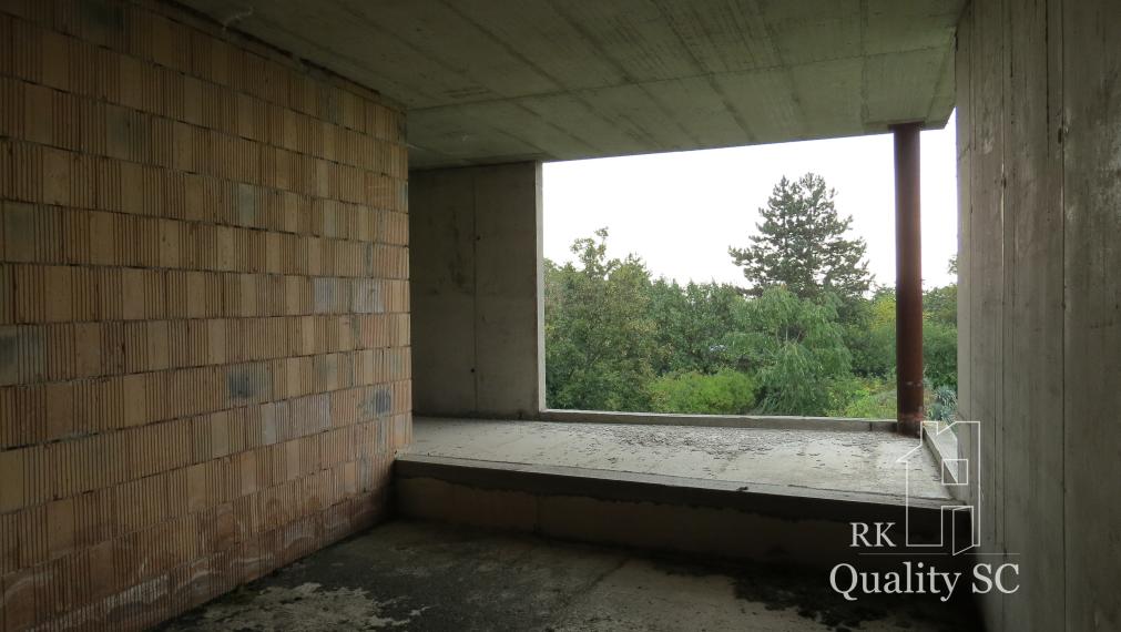 NOVÁ CENA - okr. SENEC - KRÁĽOVÁ PRI SENCI – NA PREDAJ – PRE NÁROČNÝCH rozostavaný rodinný dom v centre obce s veľkým pozemkom vyše 23á