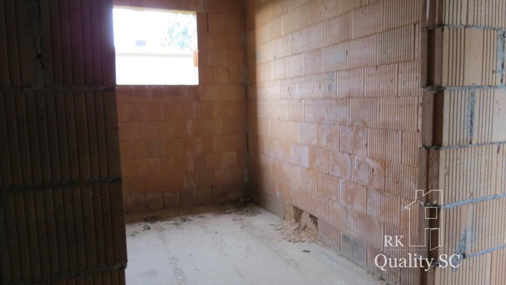 NOVÁ CENA - okr. SENEC - KRÁĽOVÁ PRI SENCI – NA PREDAJ – PRE NÁROČNÝCH rozostavaný rodinný dom v centre obce s veľkým pozemkom vyše 23á