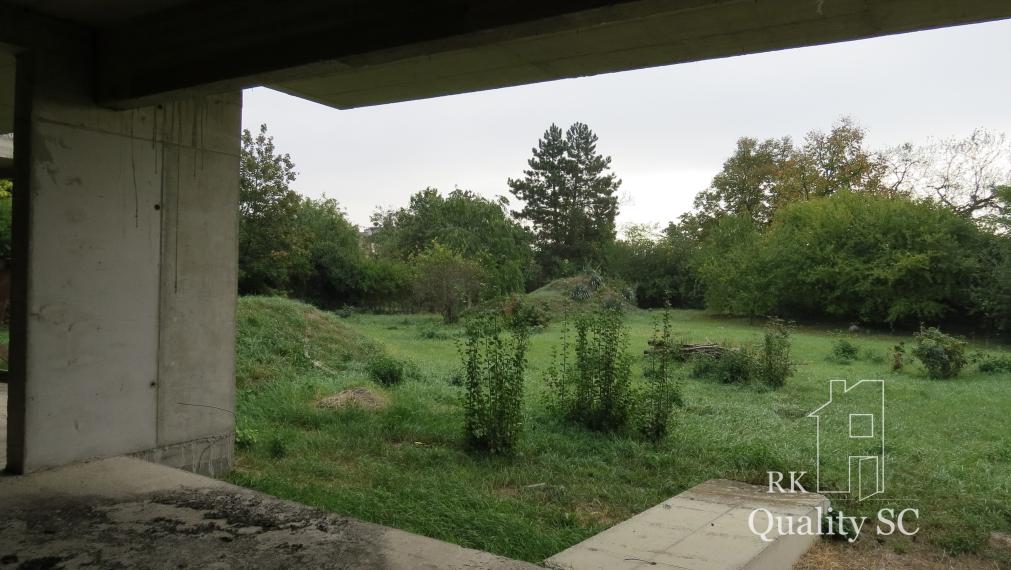 NOVÁ CENA - okr. SENEC - KRÁĽOVÁ PRI SENCI – NA PREDAJ – PRE NÁROČNÝCH rozostavaný rodinný dom v centre obce s veľkým pozemkom vyše 23á