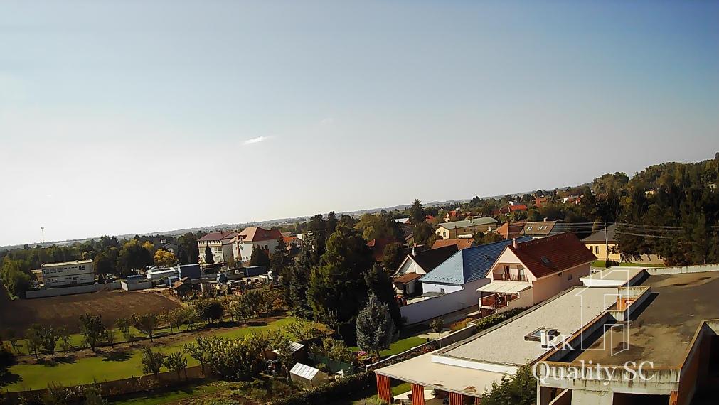 NOVÁ CENA - okr. SENEC - KRÁĽOVÁ PRI SENCI – NA PREDAJ – PRE NÁROČNÝCH rozostavaný rodinný dom v centre obce s veľkým pozemkom vyše 23á