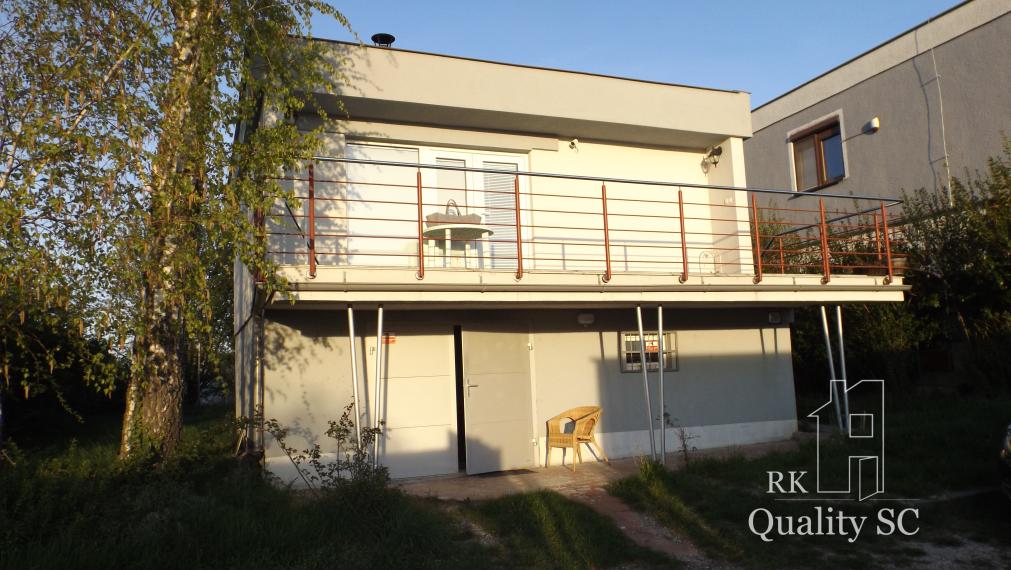 ZIMNÁ CENA 189.900,- SENEC – SLNEČNÉ JAZERÁ JUH – NA PREDAJ - romantická rekreačná chata po rekonštrukcii s prístupom na pláž