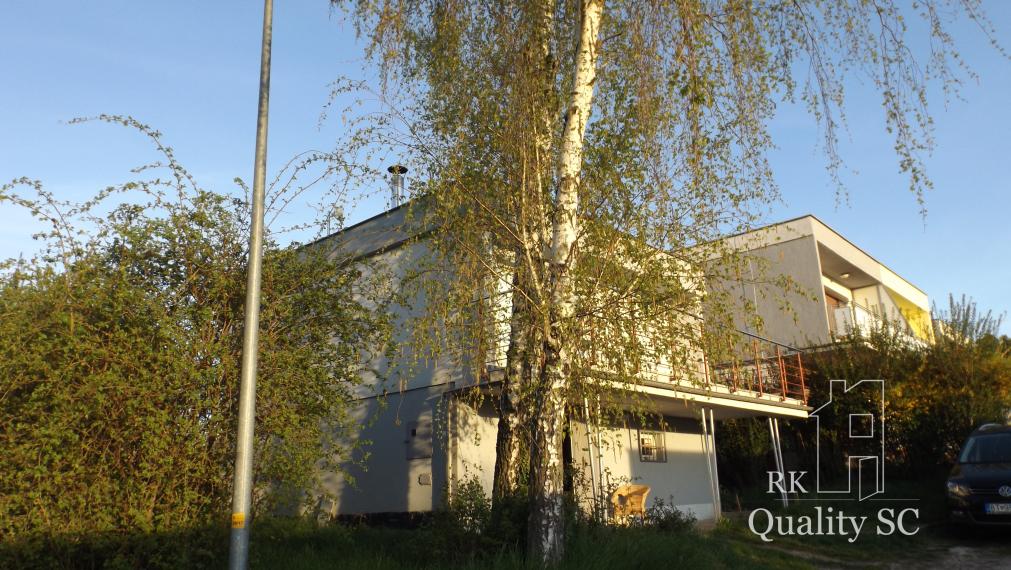 ZIMNÁ CENA 189.900,- SENEC – SLNEČNÉ JAZERÁ JUH – NA PREDAJ - romantická rekreačná chata po rekonštrukcii s prístupom na pláž