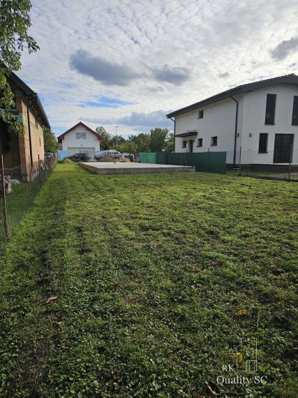 Okres Senec - BERNOLÁKOVO - NA PREDAJ stavebný pozemok so základovou doskou, projektom a stavebným povolením