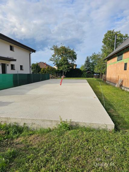 Okres Senec - BERNOLÁKOVO - NA PREDAJ stavebný pozemok so základovou doskou, projektom a stavebným povolením